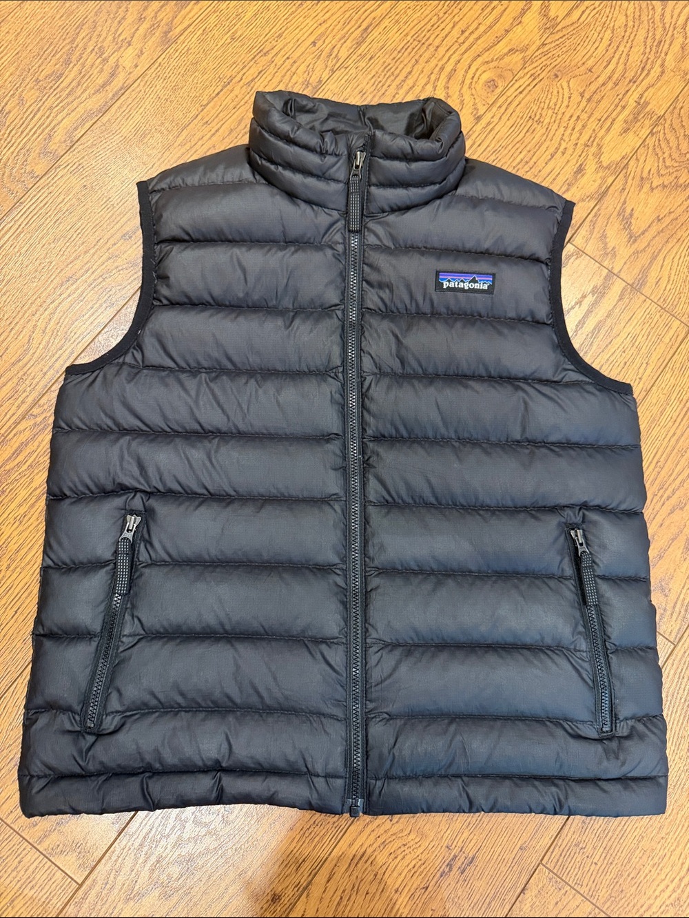 Patagonia Black Quilted Down Vest - kids Medium (10)